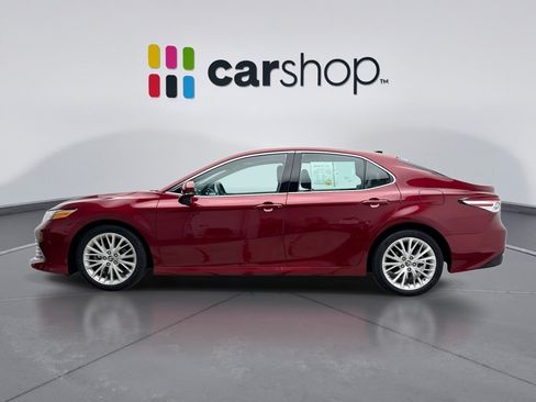 Used 2019 Toyota Camry XLE FWD image 2