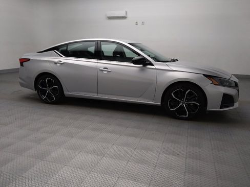 Used 2024 Nissan Altima 2.5 SR image 11