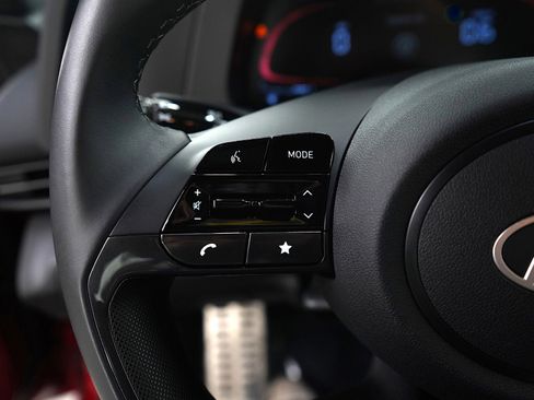 Certified 2025 Hyundai Elantra Sport image 17