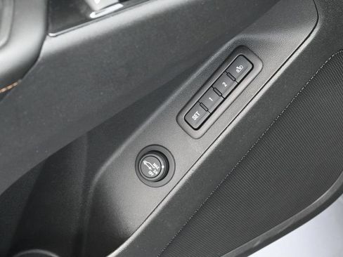 Used 2022 Chevrolet Equinox Premier FWD image 16