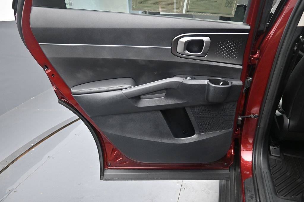 Used 2025 Kia Sorento S FWD image 26