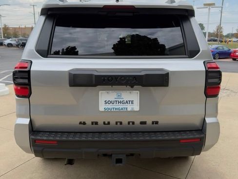 Used 2025 Toyota 4Runner SR5 AWD/4WD image 4