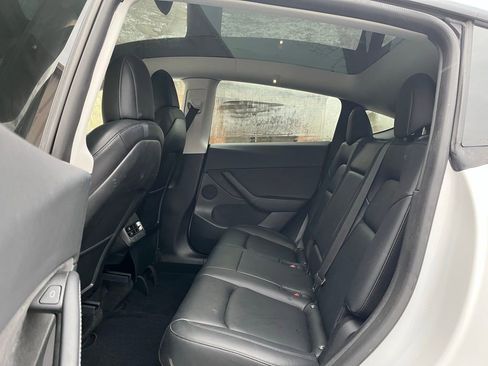 Used 2022 Tesla Model Y Long Range image 23