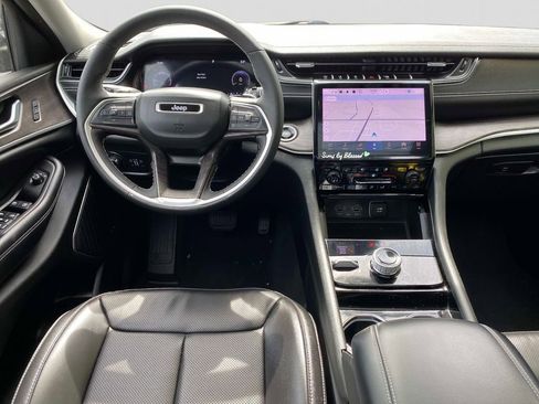 Used 2023 Jeep Grand Cherokee L Limited w/ Luxury Tech Group II AWD/4WD image 12