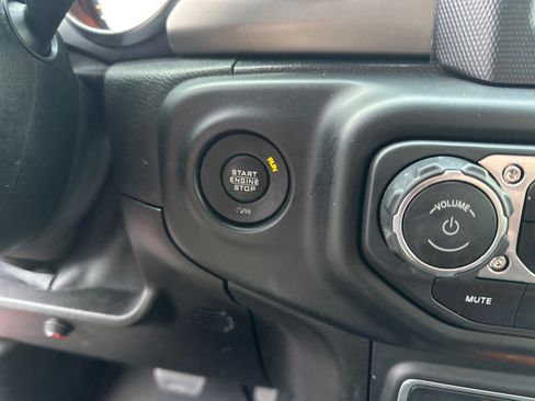 Used 2018 Jeep Wrangler Unlimited Sport S AWD/4WD image 29