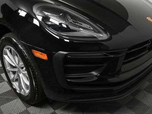 Used 2025 Porsche Macan image 38
