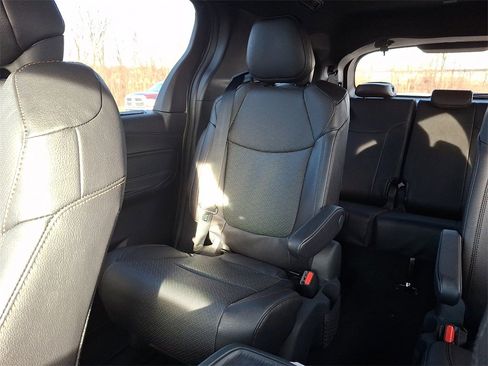 New 2026 Toyota Sienna Platinum image 13
