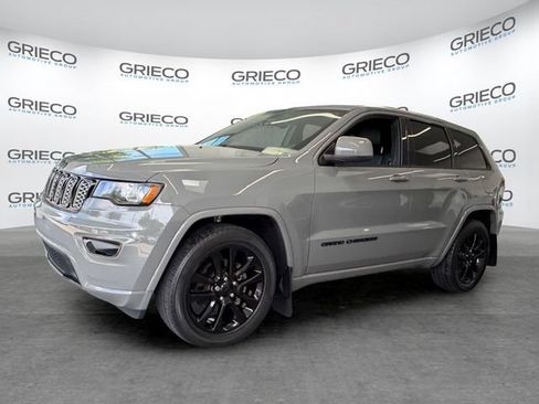 Used 2020 Jeep Grand Cherokee Altitude RWD image 3