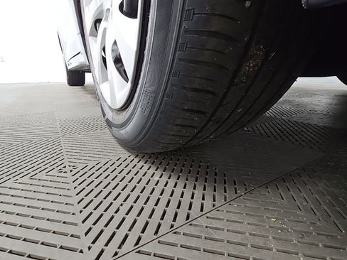 Used 2020 Toyota Corolla LE image 42