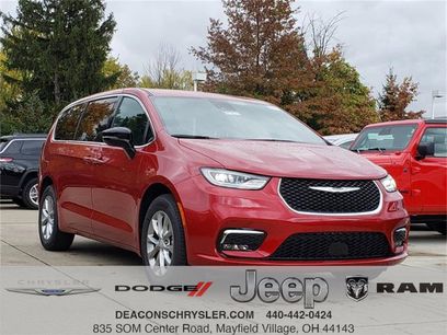 New 2026 Chrysler Pacifica Select