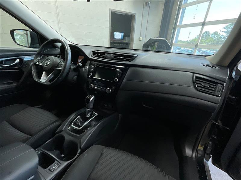 Used 2020 Nissan Rogue SV FWD image 34