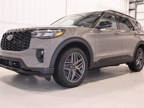 New 2026 Ford Explorer ST-Line w/ ST-Line Street Pack image 5