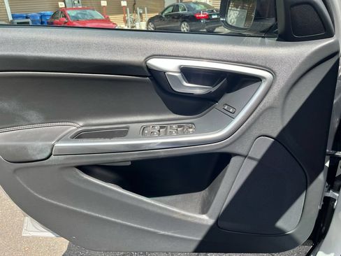 Used 2018 Volvo V60 T5 Cross Country w/ Convenience Package AWD/4WD image 17