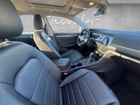 Used 2024 Volkswagen Jetta SE FWD image 24