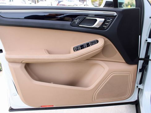 Used 2020 Porsche Macan S image 46