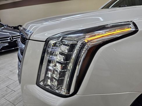 Used 2015 Cadillac Escalade Premium AWD/4WD image 10