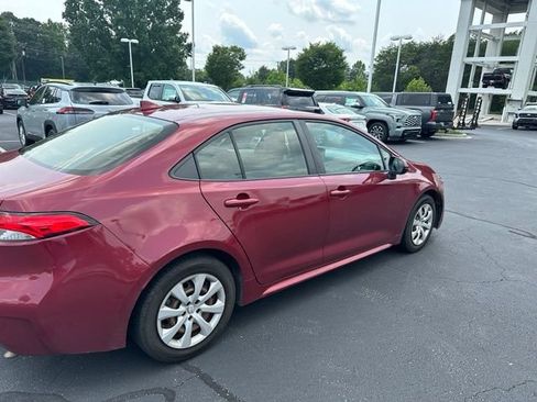 Used 2022 Toyota Corolla LE FWD image 2