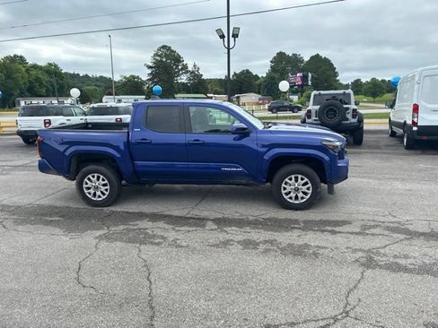 Used 2025 Toyota Tacoma SR5 RWD image 12
