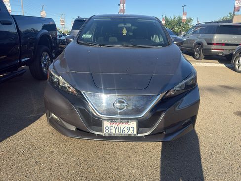 Used 2018 Nissan Leaf SV w/ Protection Package FWD image 2