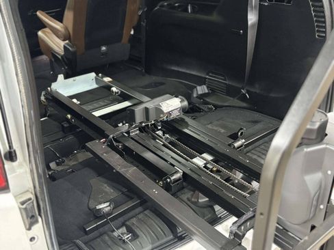Used 2017 Chrysler Pacifica Limited FWD image 25