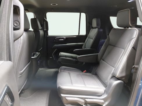 Used 2025 Chevrolet Suburban Premier AWD/4WD image 19