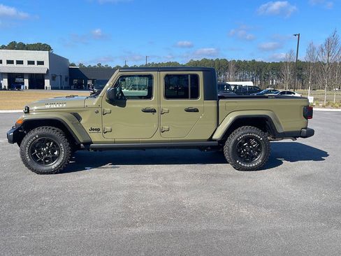 New 2025 Jeep Gladiator Willys image 4