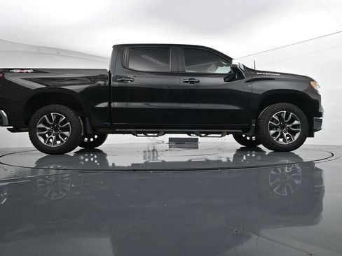 Used 2022 Chevrolet Silverado 1500 LT AWD/4WD image 38