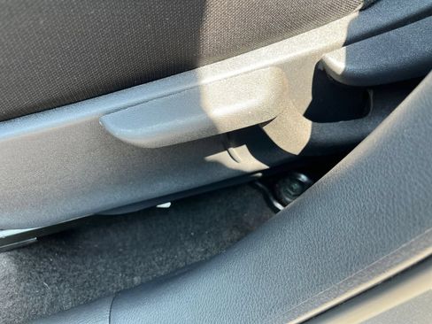 Used 2025 Nissan Versa SV FWD image 21
