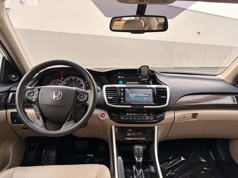 Used 2017 Honda Accord EX-L image 11