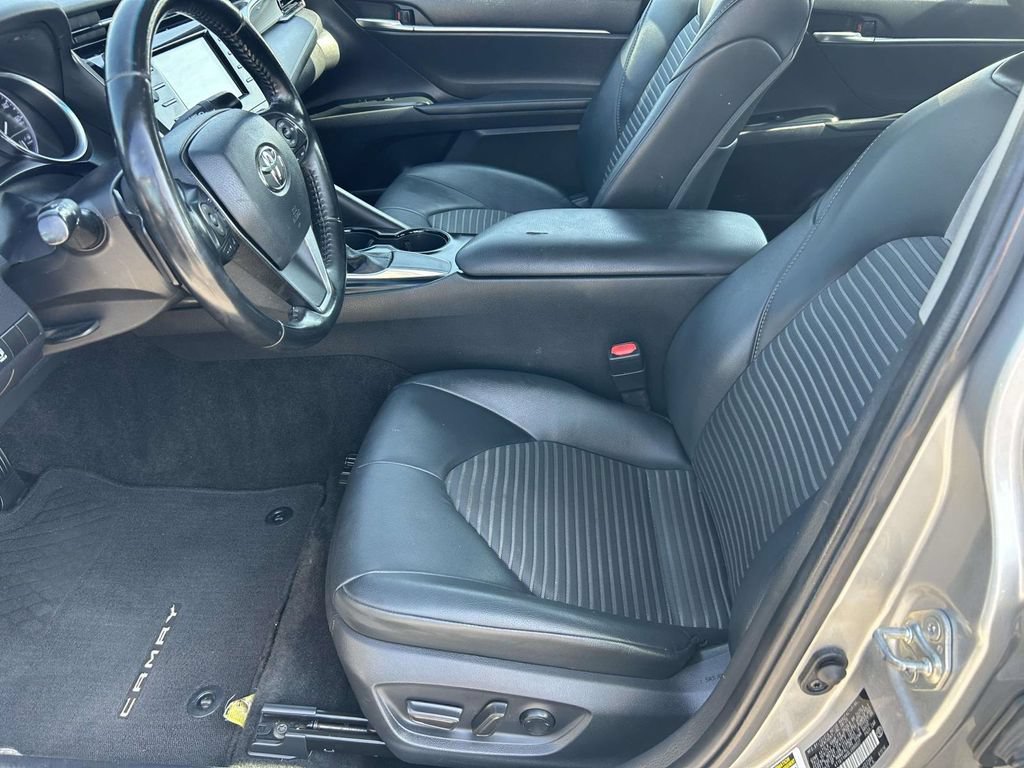 Used 2020 Toyota Camry SE FWD image 16