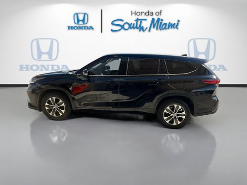 Used 2022 Toyota Highlander XLE image 4