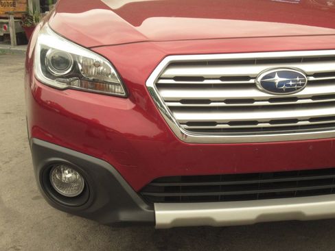 Used 2016 Subaru Outback 2.5i Limited AWD/4WD image 3