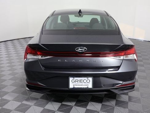 Used 2021 Hyundai Elantra SEL w/ Convenience Package image 7