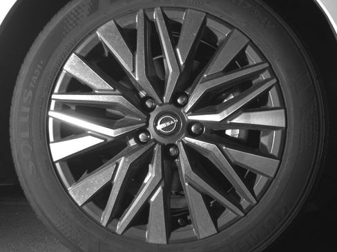 Used 2025 Nissan Altima 2.5 SV FWD image 13