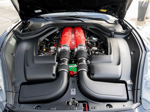Used 2011 Ferrari California RWD image 33