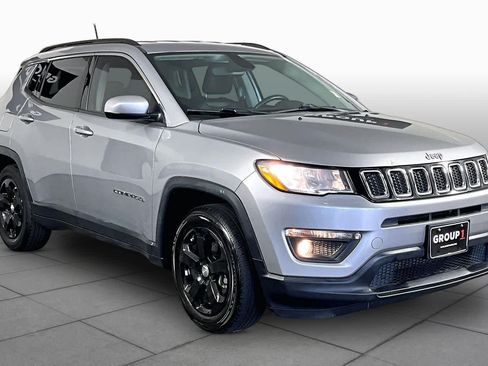 Used 2021 Jeep Compass Latitude FWD image 3