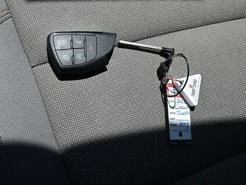 Used 2024 Chevrolet Traverse LT FWD image 29
