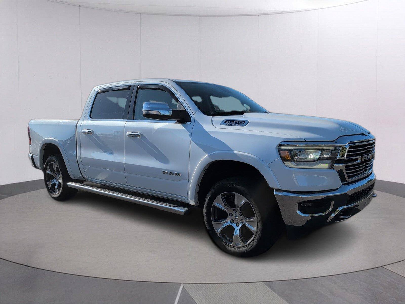 Used 2019 RAM 1500 Laramie AWD/4WD image 7