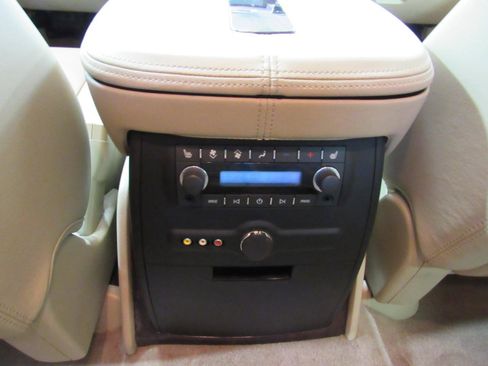 Used 2010 Cadillac Escalade Luxury AWD/4WD image 29