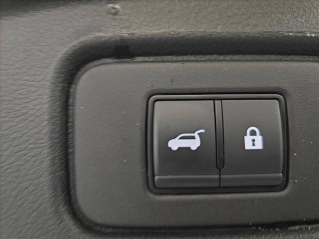 Used 2025 Nissan Pathfinder SV AWD/4WD image 13