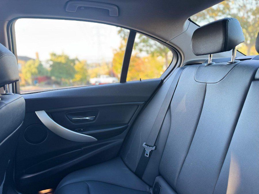 Used 2013 BMW 328i Sedan RWD image 17