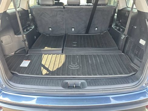 Used 2017 Toyota Highlander XLE AWD/4WD image 17