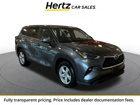 Used 2025 Toyota Highlander LE FWD image 1