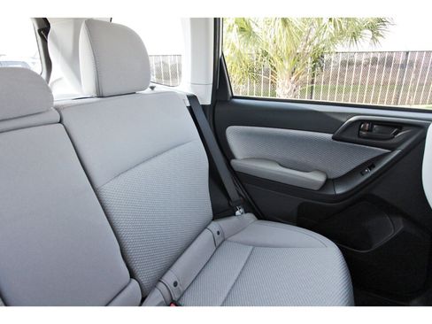 Used 2018 Subaru Forester 2.5i Premium image 12