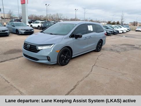 Used 2023 Honda Odyssey Sport image 9
