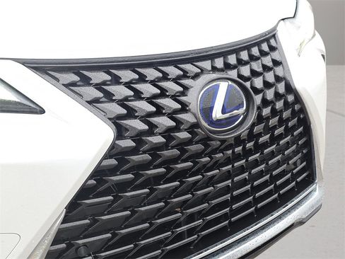 Used 2022 Lexus UX 250h w/ Premium Package image 9