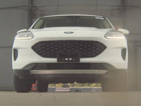 Used 2020 Ford Escape SE AWD/4WD image 3