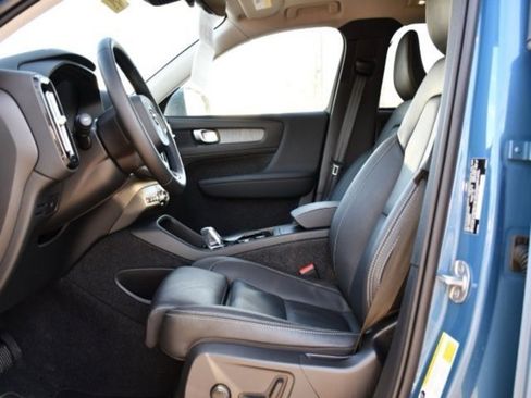 Certified 2025 Volvo XC40 B5 Plus image 11