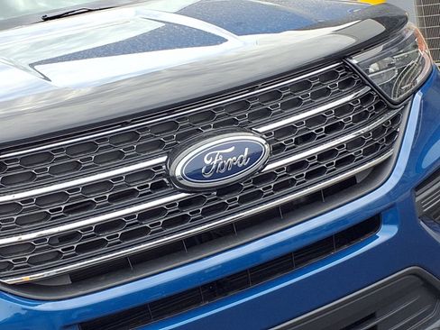 Used 2023 Ford Explorer XLT AWD/4WD image 30