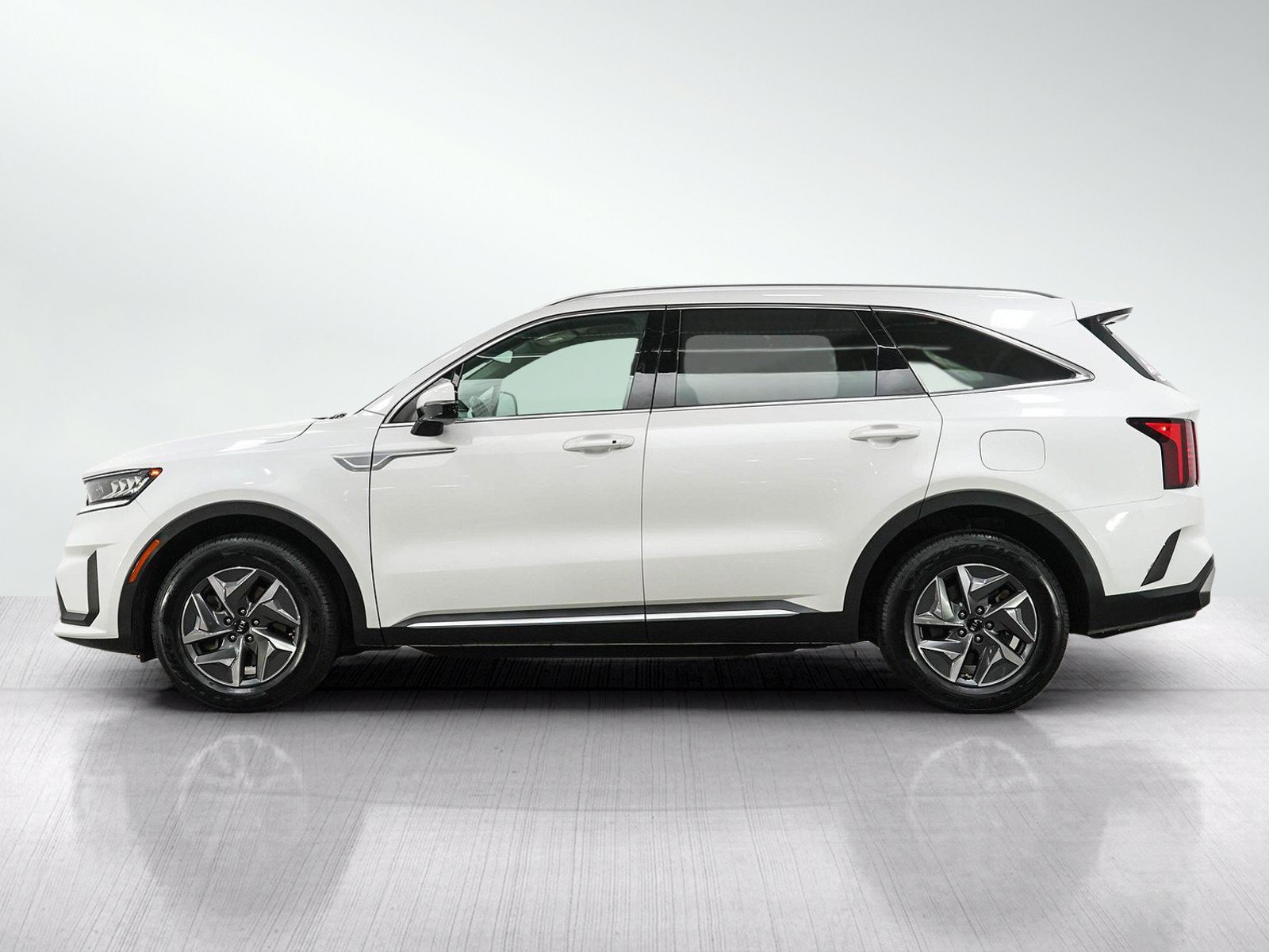 Used 2021 Kia Sorento S FWD image 2